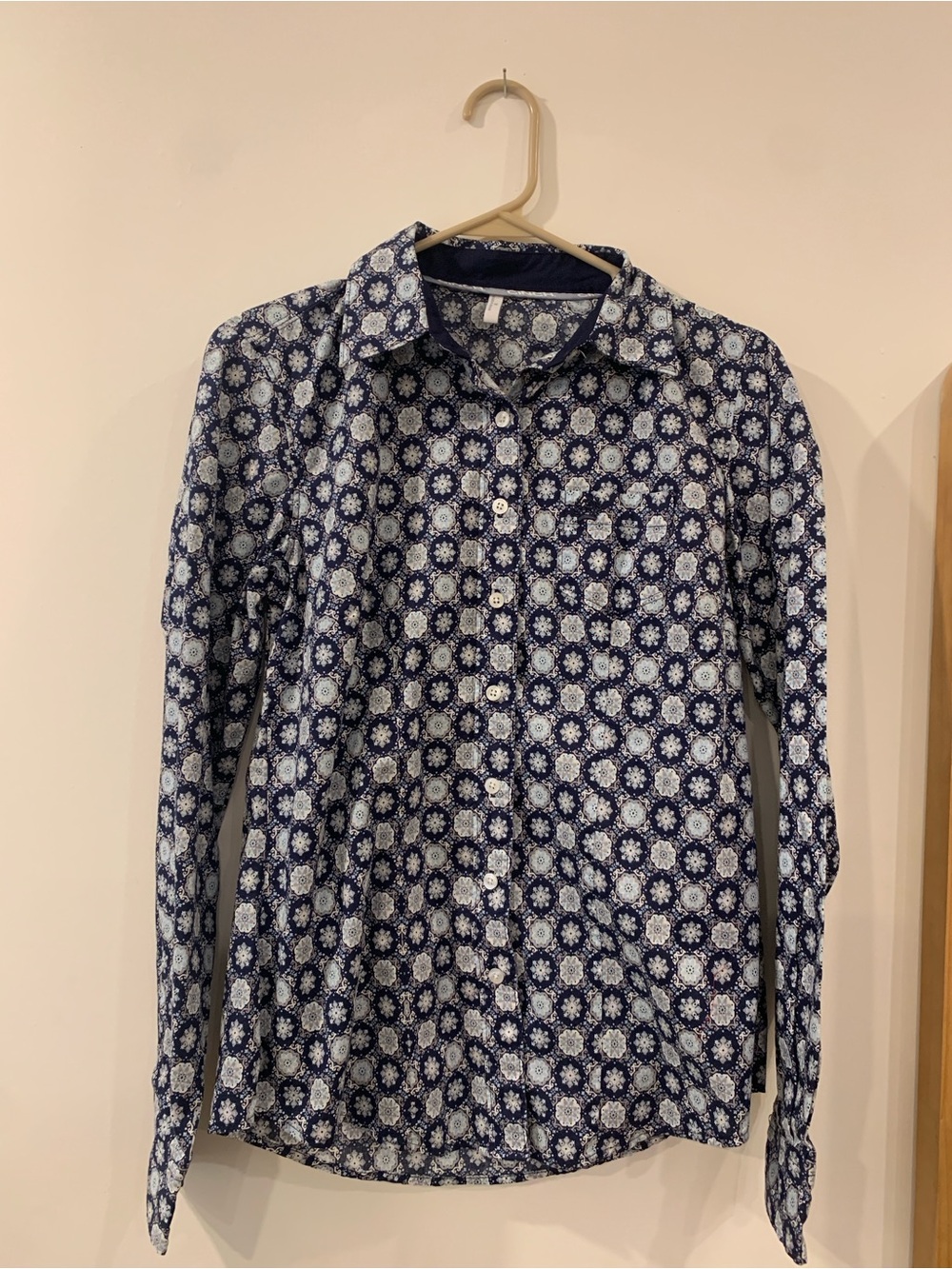 Women’s Cinch Button Up - Picture 2 of 4